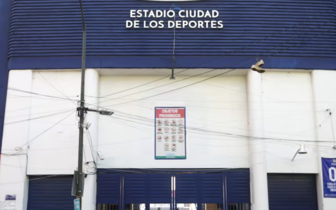 QUITAN SELLOS DE CLAUSURA AL ESTADIO AZUL Y PLAZA MEXICO